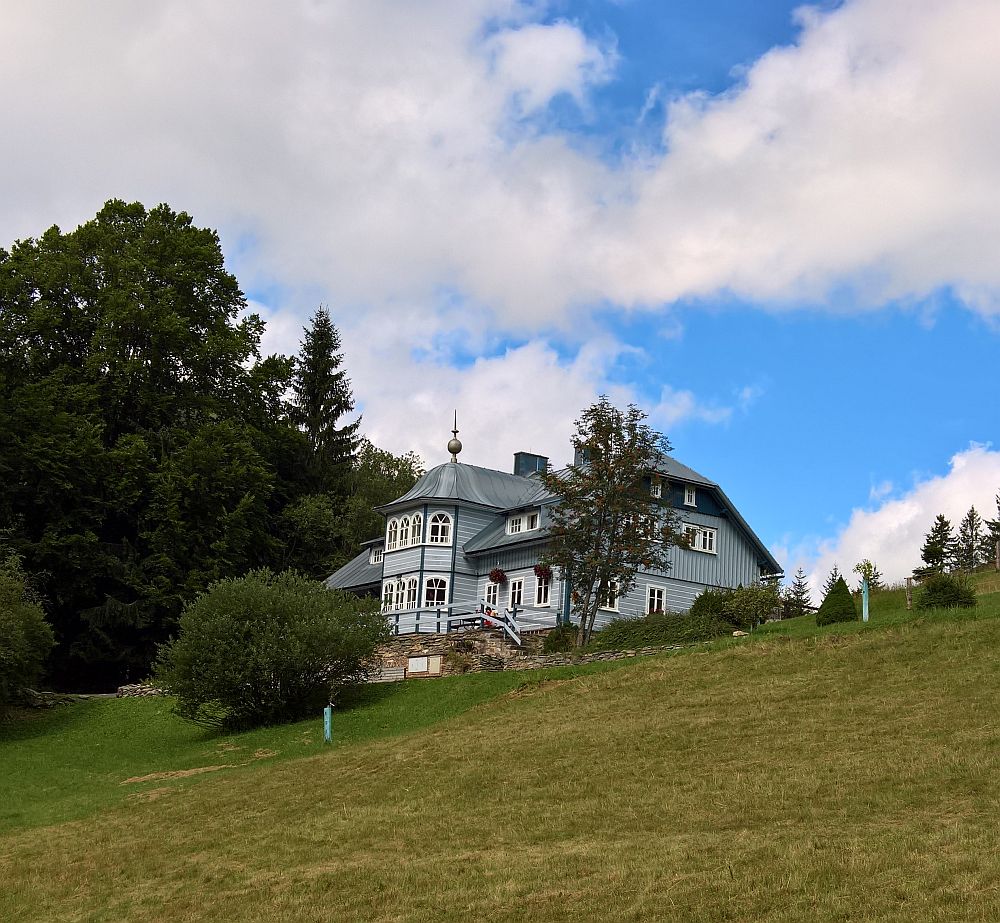 Modrý pavilon, lyžařský výcvik 1976 - pořád stojí